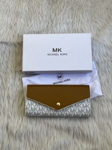 Michael_Kors_131_White_Long_Flap_Wallet_With_OriginalBox_DustCover