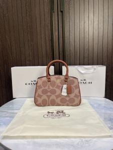 Coac_h Savannah Tote Bag with magnet  box 757