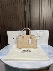 Coac_h Savannah Tote Bag with magnet box 758