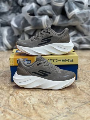Skecherrs aero burst brown 