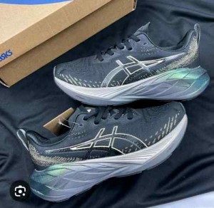 _ASICS_NOVABLAST_4_PLATINUM_BLACK