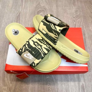 WMNS Nik.e Offcourt Camo Adjust Olive Green Premium Slides