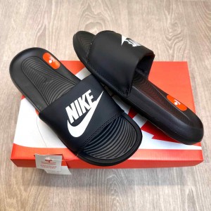 WMNS Nik.e Victori One Black White Flip Flop