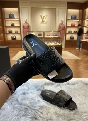 Louisvuitton-black-premium-quality-stylish-men-flipflop