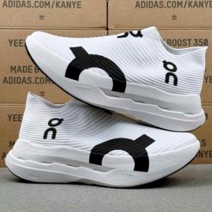 On Running CloudBoom Strike LS White Black 1014