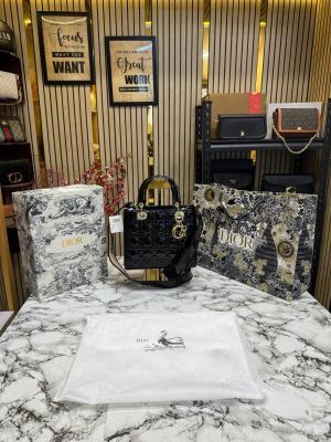 Christian_Dior_Lady_Bag_Glossy_With_Box_And_Dust_Bag_Including_CarryBag_(8851-Black)