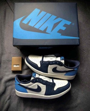 Nikee Air Jordan retro 1 Low OG Obsidian UNC