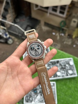 Omegaa Swatc h Moon