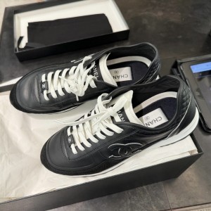 CHANE L INTERLOCKING CC LOGO SNEAKERS