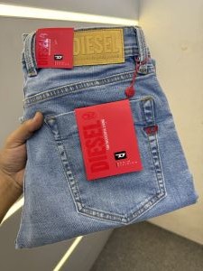 DIESE-L PREMIUM LIGHT BLUE SHADE DENIM JEANS STRAIGHT FIT LENGHT 40