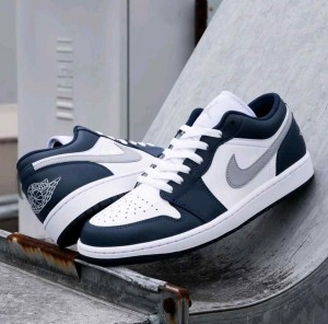 Air Jordan 1 Low Midnight NavyWolf Grey