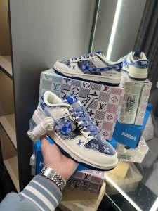 Nik e SB Dunk X Louis Vuitto N Blue