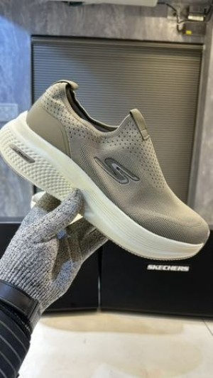 SKECHERS-SLIP-INS-MAX-CUSHIONING-SUSPENSION