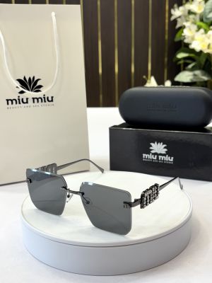_Miu_Miu_1024_full_blk