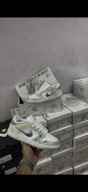 Nikkee_SB Dunk Low Year Of The Dragon Steam Puppet with OG BOX 