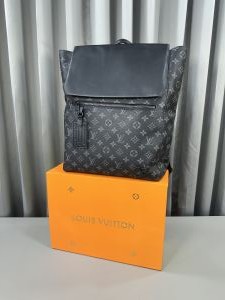 LV BACK PACK VERY PREMEMUM QUALITY