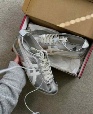 onitsukaa tiger MEXICO 66 SILVER