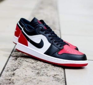 Nik_e Air Jordan Retro 1 Low Bred Toe