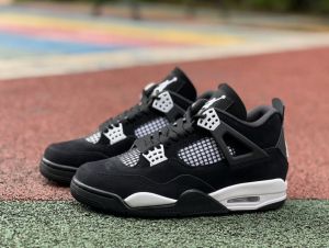 Nik_e Air Jordan Retro 4 Black White
