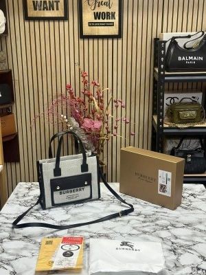 BURBERR_Y CANVAS HORSEFERRY SHOULDER BAG WITH OG BOX AND DUST BAG (BLACK) (V-70530)