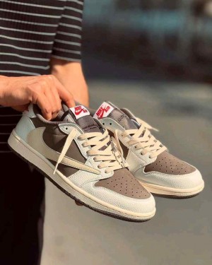 Nik_e Air Jordan Retro 1 Low X Travis Scott Reverse Mocha 276