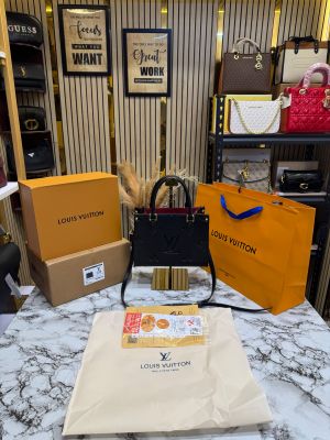Louis_Vuitton PM Onthego Embossed Premium Quality Tote Bag With Double Box And Dust Bag Including Carry Bag (Black)(M45595)