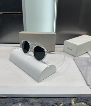 Dio r Premium Shades With OG Kit