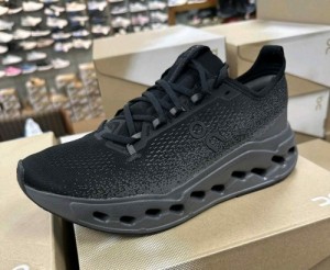 On Running Cloudsurfer Max Black Eclipse