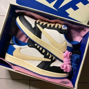 Nik e Air Jordan Retro 1 Low X Travis Scott Fragment