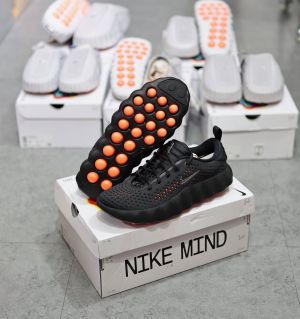 Nik.e Mind 002 Black Hyper Crimson