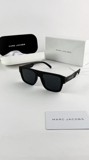 MARC JACOBS DARK BLACK 1004 with box