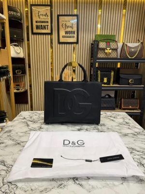 Dolce_&_Gabbana_Daily_Tote_Bag_With_Dust_Bag_And_Card_(Black)_(V-9040)