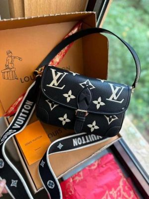 louiis_ vuitton nano diane with box 776 