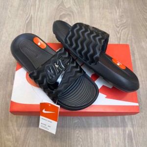 Nik.e Victori One Classic Textured Premium All Black Flip-Flop