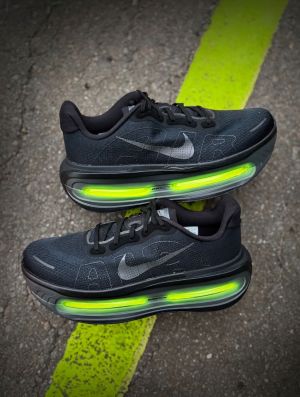 Nik.e Vomero Premium Black Volt