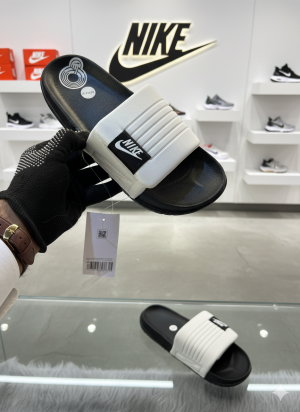 Nike-offcourt-adjust-white-blk