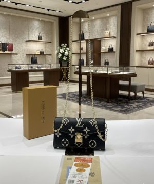 _Louis_vuitton_chain_sling_bag_with_box_and_bill_(8882-black)