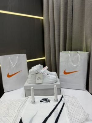 Nik_e Airforce 1 mid first leather ua with bag keychain bottle lace fix