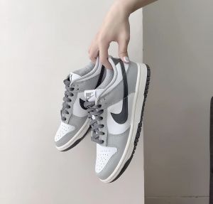 NIK.E SB DUNK LOW LIGHT CARBON 