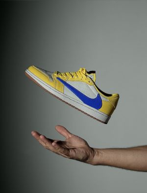 NIK.E AIR JORDAN 1 LOW TRAVIS SCOTT CANARY