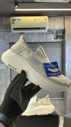 SKECHERS-Slip-Ins-Max-Cushioning-Premier-grey