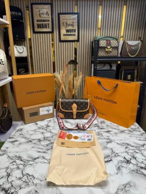 Loui_s Vuitton marellini shoulder bag with double og box and dust bag including carry bag (brown)
