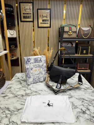 Christian_Dior_Saddle_With_Crossbody_Bag_With_Box_And_Dust_Bag_(Black)
