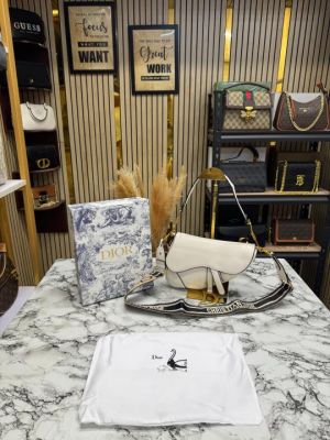 Christian_Dior_Saddle_With_Crossbody_Bag_With_Box_And_Dust_Bag_(White)
