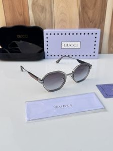 Gucci_618_silver_grey