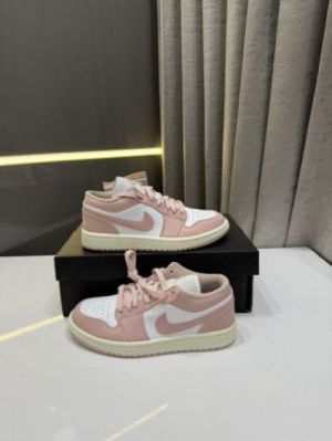 NIK_E JORDAN 1 LOW PINK OXFORD WOMENS 