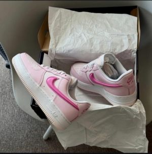NIK_E AIRFORCE 1 LOW 07 PAW PRINT PINK 
