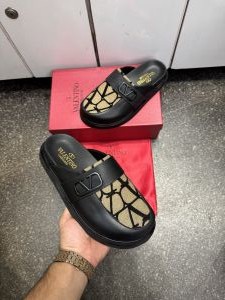 Valentin.o Garavani VLogo Signature slip-ons Black