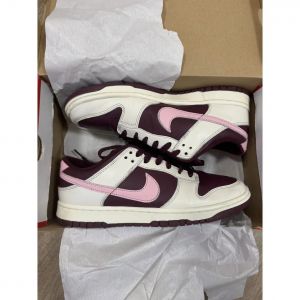 Dunk Low Premium Valentines Day 2023.