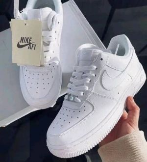 Nike_Air_Force_1_Triple_White_Leather_UA_With_Carry_Bag_And_Box